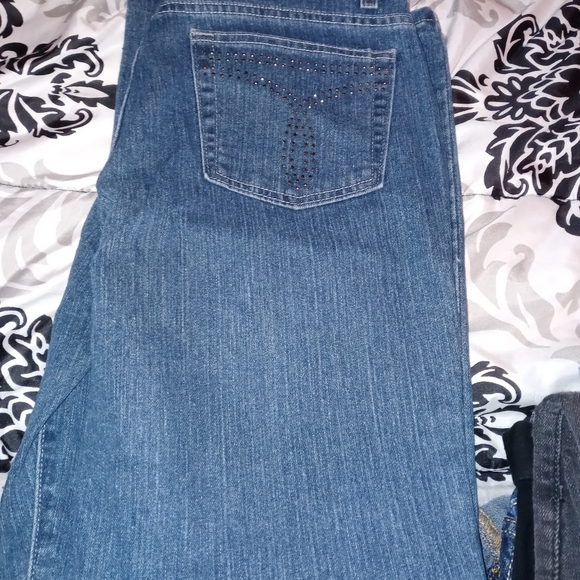 Calvin Cline Jeans - Picture 2 of 3